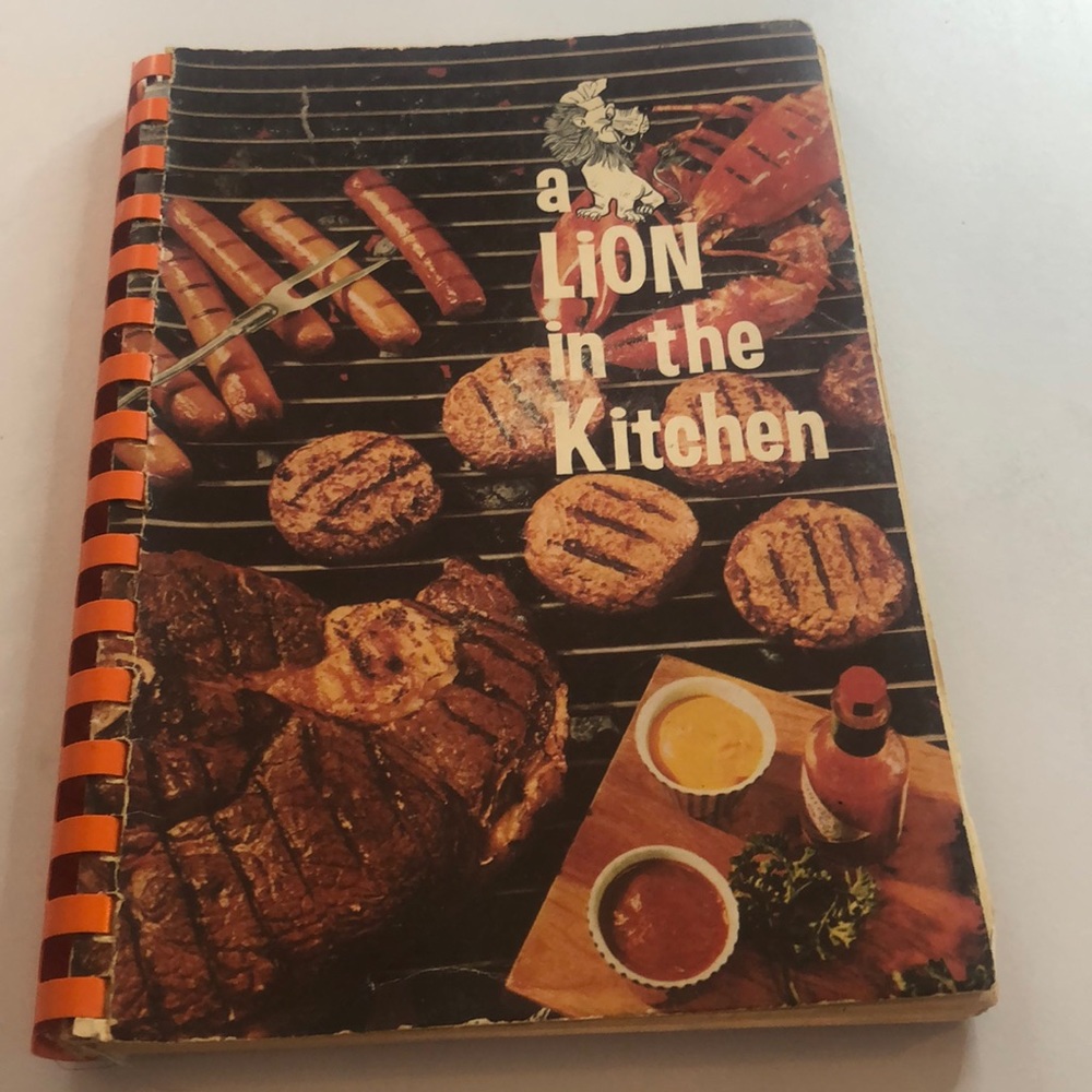 VTG spiral cookbook a Lion in the kitchen